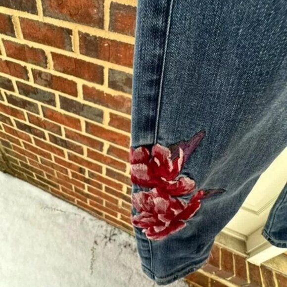 White House Black Market (WHBM) High-Rise Rose Embroidered Skinny Jean, 4L - Picture 5 of 7